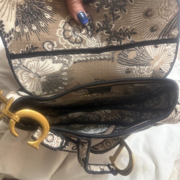 Spring 2024 Dior Beige Floral Canvas Saddle Bag – Limited Edition - Picture 5 of 5